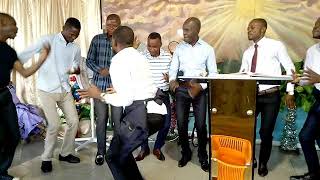 Prophète Samuel MUTSIPAYI Danse pour la gloire de son chef